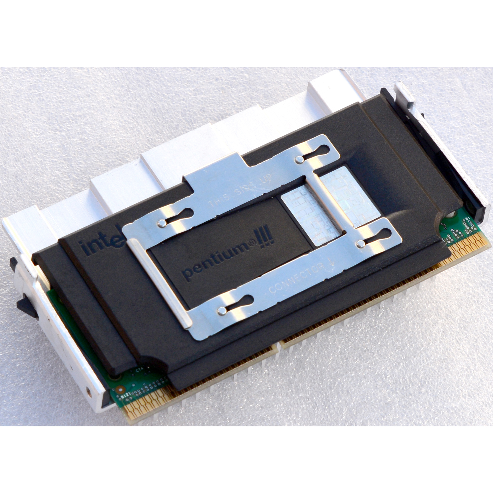 INTELPENTIUMIIICPUPROZESSORSL3F7550MHZ1KERN.jpg
