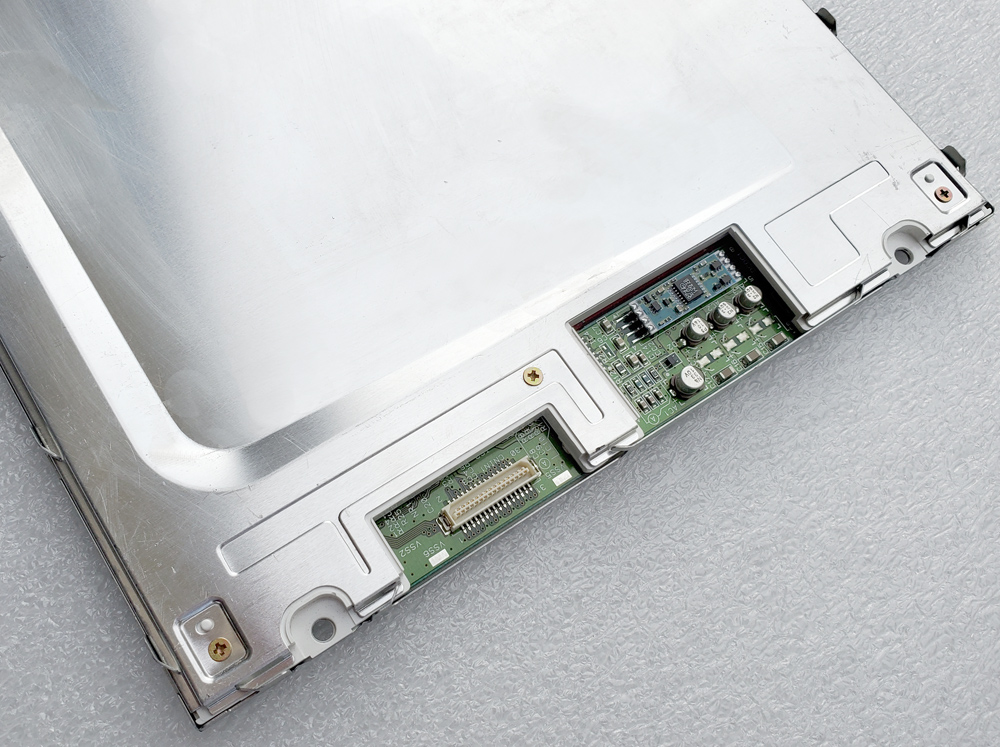 Sharp_LM10V335_3.jpg