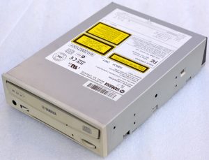 YAMAHA_CRW2100S_1