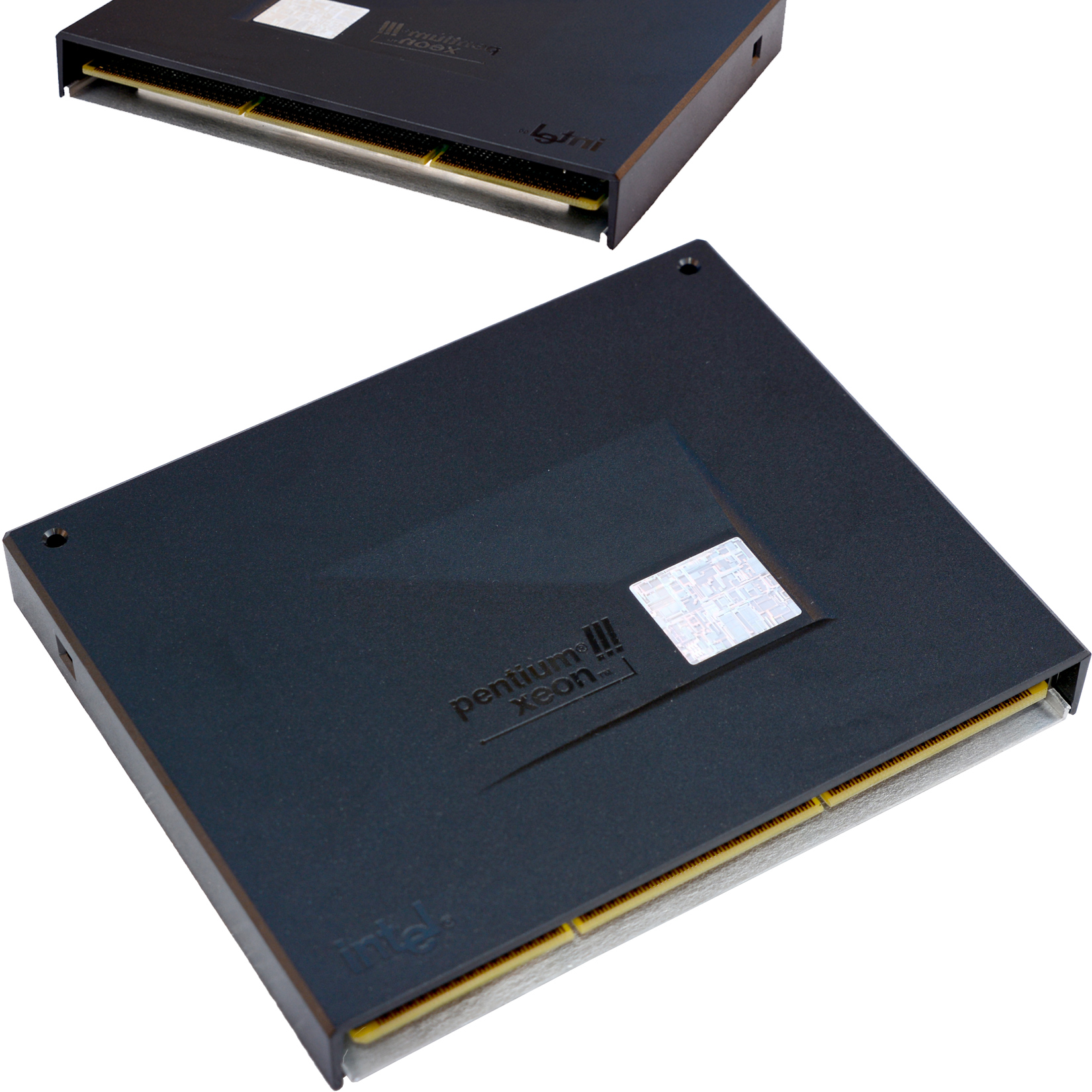 intelsl49p700mhxeonpentiumiii1mbl2cache1650.jpg